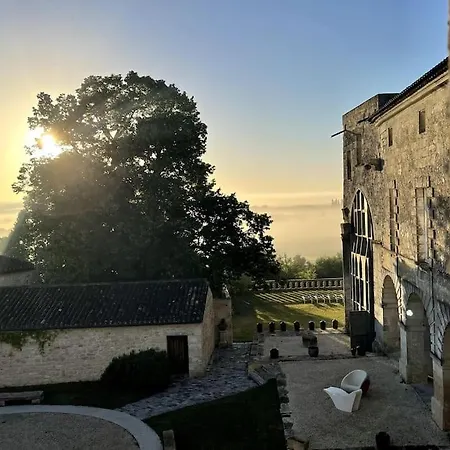 فيلة Chateau Au Coeur Du Vignoble Bordelais