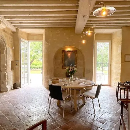 Chateau Au Coeur Du Vignoble Bordelais فيلة